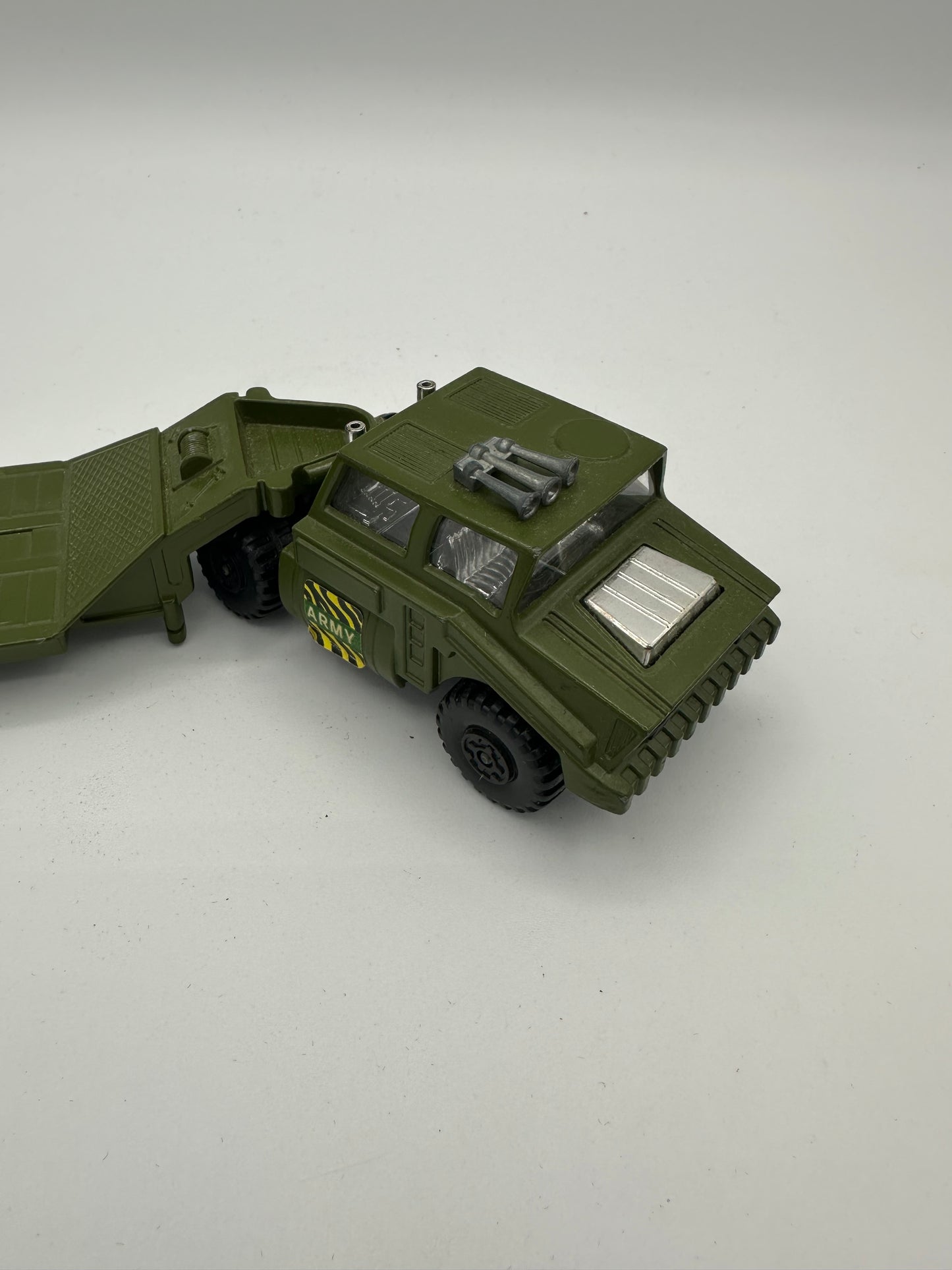 Modellino camion trasporto carri militari