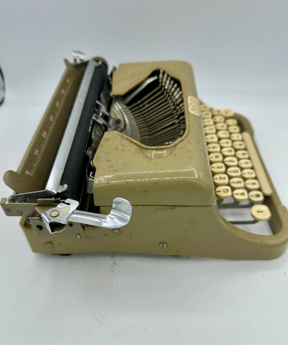 Macchina da scrivere vintage Alba